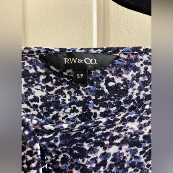 RW&co buttoned blouse - Picture 3 of 3